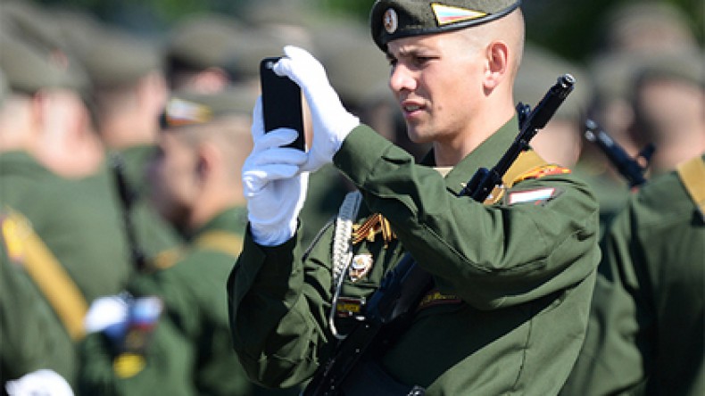 Российским военным запретили пользоваться смартфонами