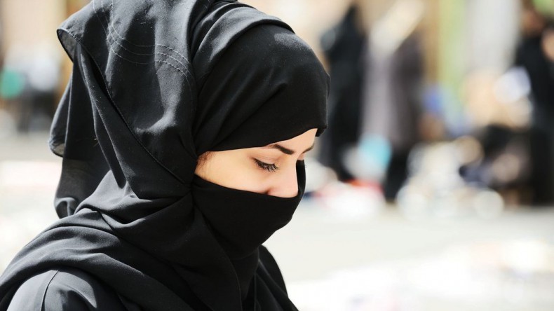 Снятый хиджаб обернулся для гражданки Ирана двумя годами тюрьмы
