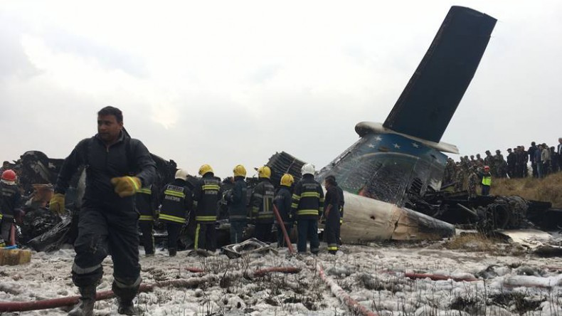 В Непале разбился самолет с 71 человеком на борту
