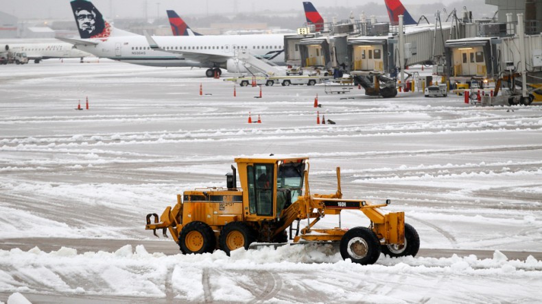 Более четырех тысяч авиарейсов отменили в США из-за снежного урагана