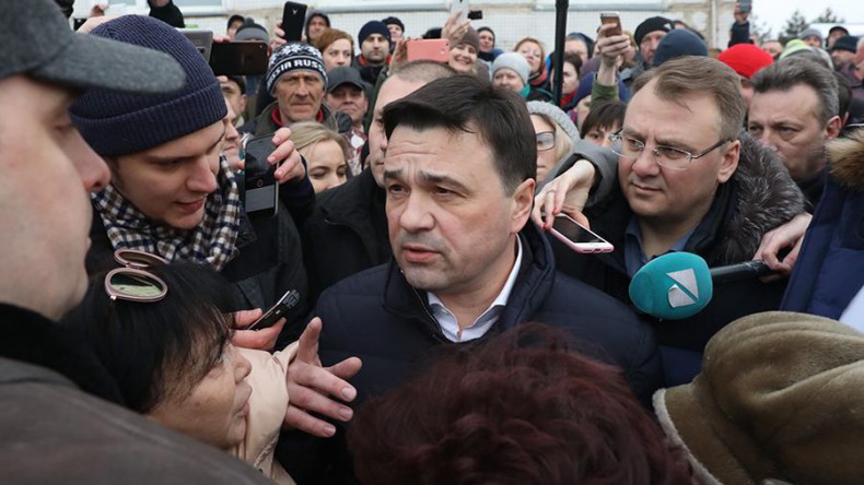 Разъяренные жители Волокамска набросились на губернатора и главу района