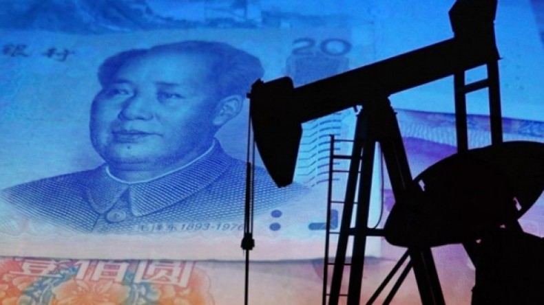 Китай запустил торги нефтяными фьючерсами в юанях