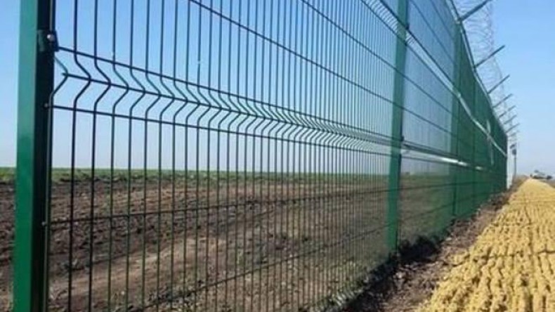 Польша решила отгородиться от Украины двухметровым забором