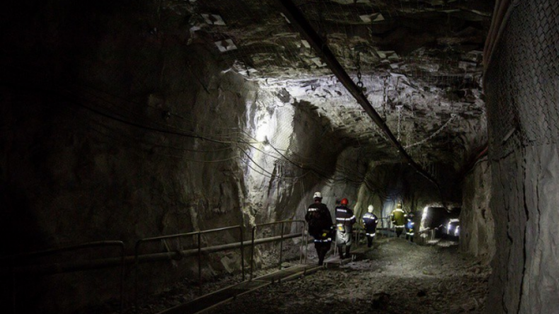 На Украине 240 горняков остались в шахте после отключения электричества