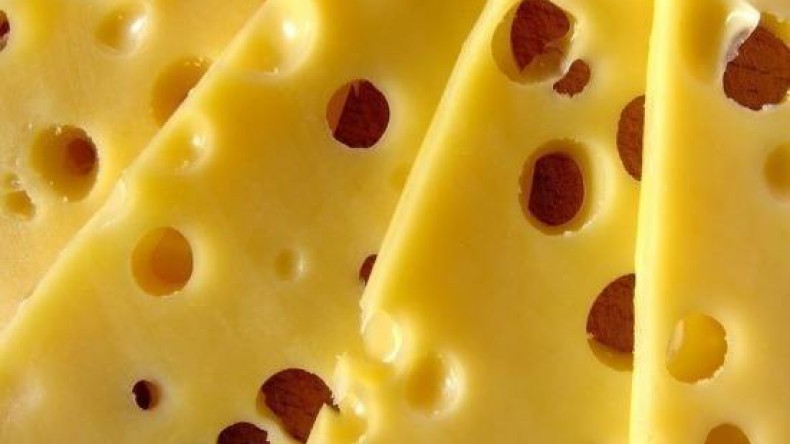 Роспотребнадзор усилит контроль за качеством дешевого сыра