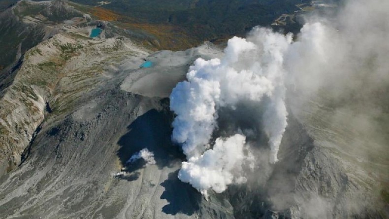 В Японии началось извержение вулкана Симмоэ
