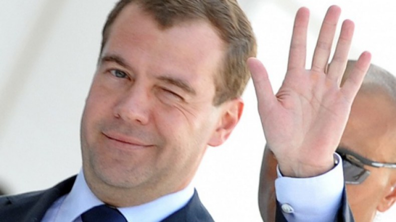 Медведев в 2017 году заработал более 8 млн рублей