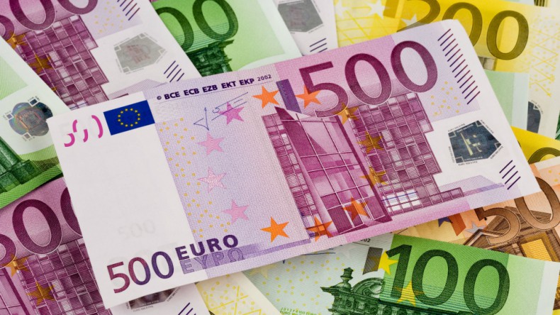 Курс евро на среду снизился на 58 копеек