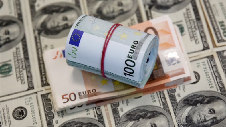 Евро упал ниже 74 рублей