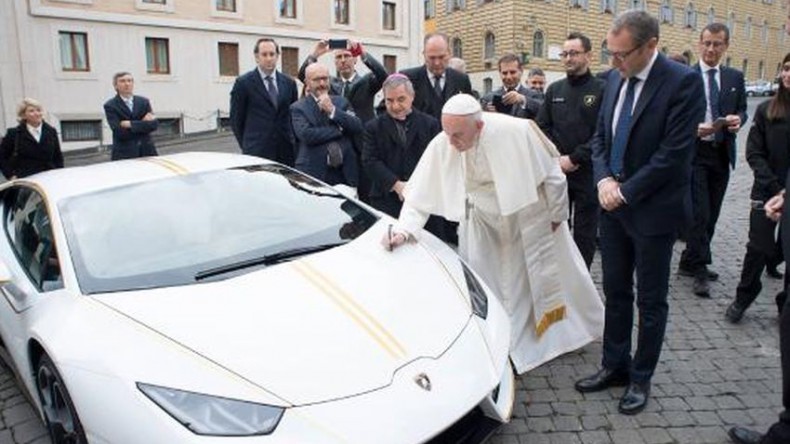 Lamborghini Папы Римского продан за 700 тысяч евро