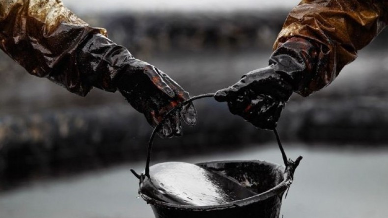 Мировые цены на нефть растут на фоне снижения запасов в США