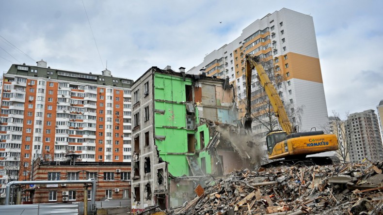 В Москве по программе реновации в этом году снесут около 30 домов