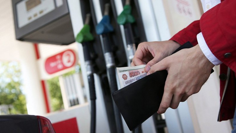 Совфед будет разбираться с ростом цен на бензин