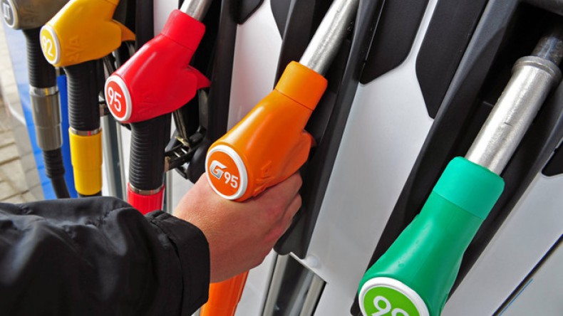 Нефтяники удержат цены на бензин