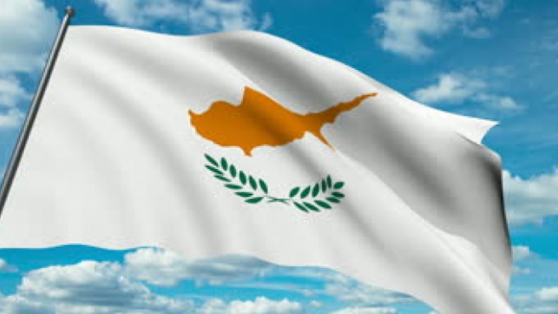 Кипрские банки начнут закрывать счета офшорных компаний в понедельник