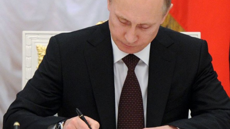 Владимир Путин подписал закон о контрсанкциях