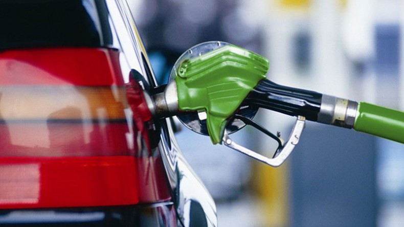 Россияне назвали виновных в росте цен на бензин