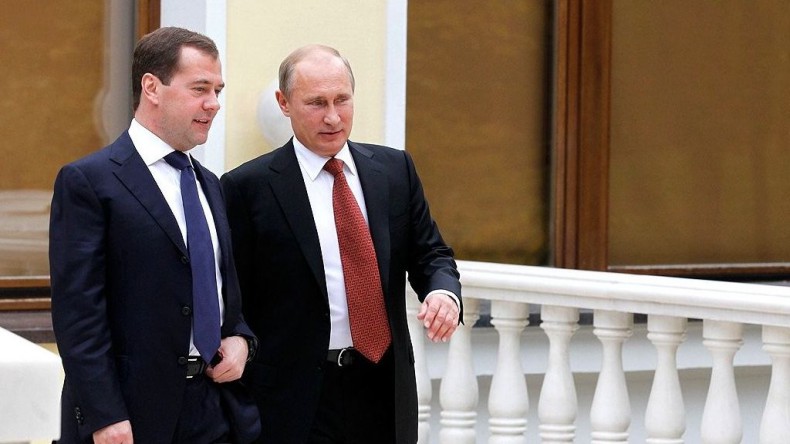 Доверие к Путину и Медведеву снизилось