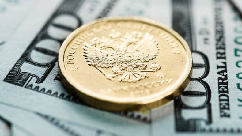 Рубль готовится к плавному снижению