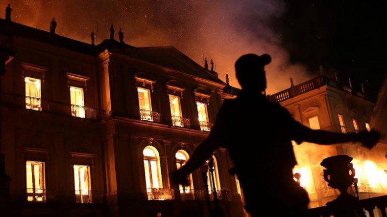 В Бразилии сгорел старейший музей