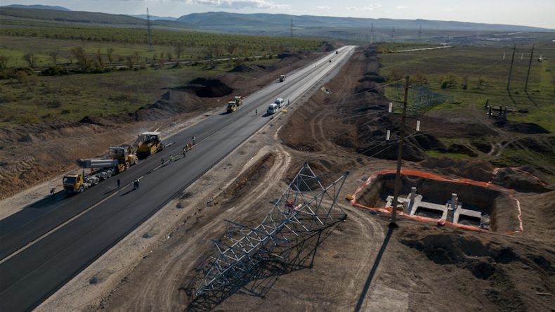 Кабмин выделил 2,9 млрд рублей шести регионам на строительство дорог