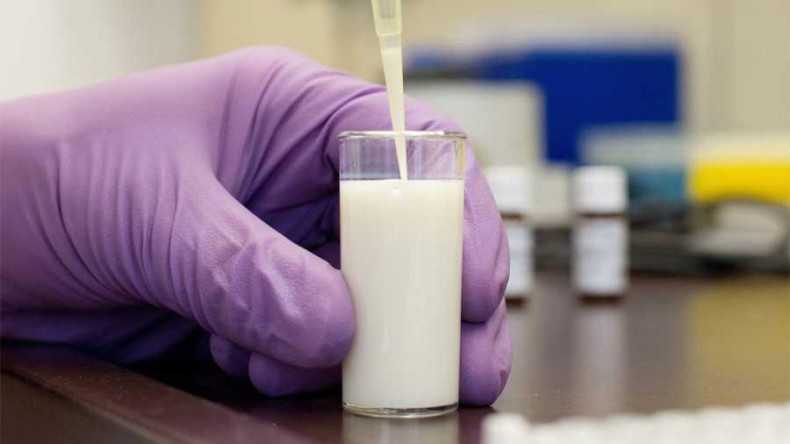 Роскачество нашло антибиотики в молоке