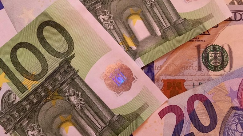 Евро под давлением тревожных настроений