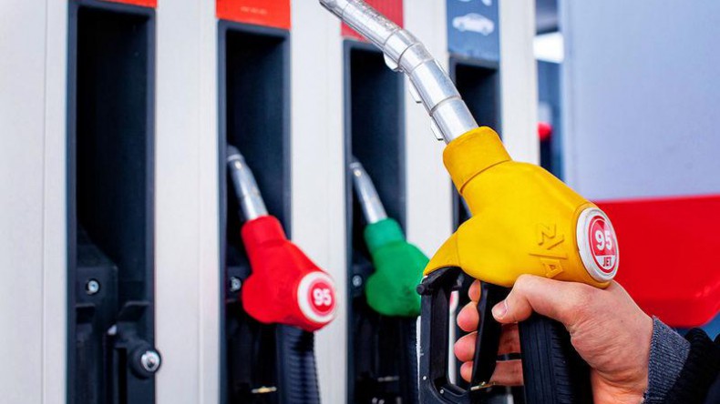 ФАС предложила не поднимать акцизы на бензин