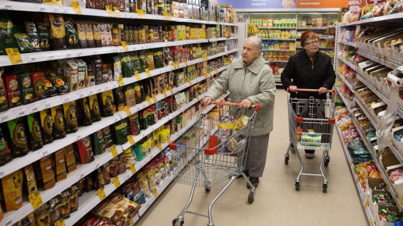 Большинство россиян почти ежедневно ходят за покупками