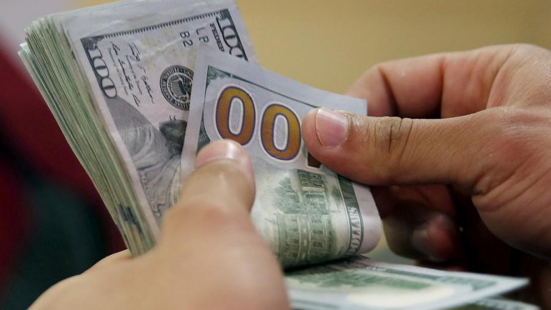 Доллар опустился ниже 65 рублей