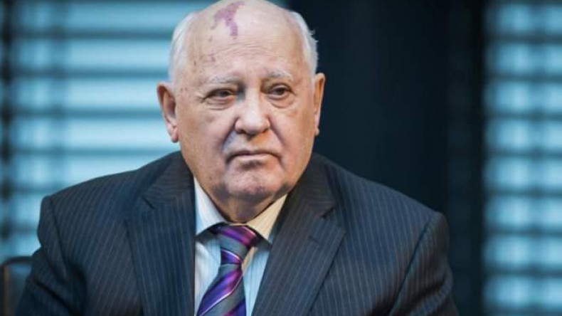 Горбачев заявил о начале новой гонки вооружений