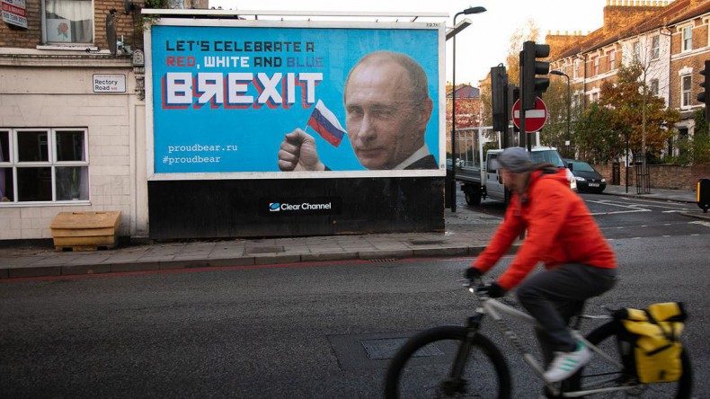 В центре Лондона появились плакаты с Путиным