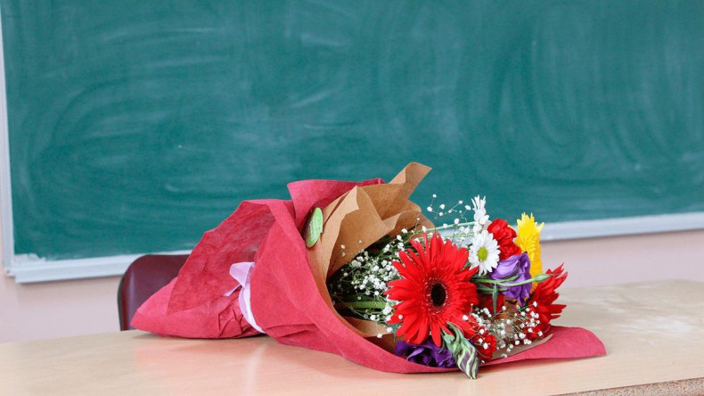 Врачам и учителям могут запретить принимать подарки