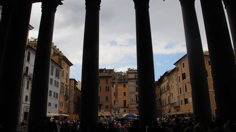 Власти Рима запретят посещать туристам достопримечательности из-за нарушения правил