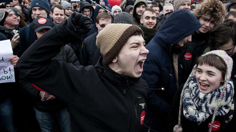 В России введены штрафы за вовлечение несовершеннолетних в митинги