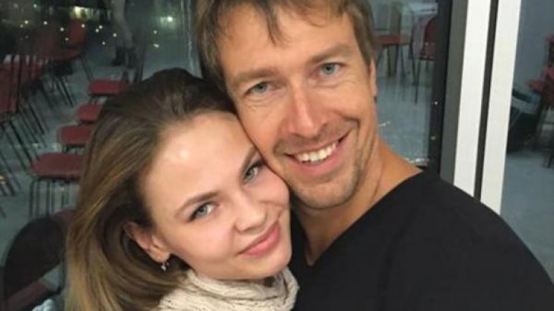 Алекса Лесли и Настю Рыбку задержали в аэропорту Шереметьево