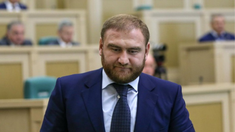 Сенатор от Карачаево-Черкесии Рауф Арашуков задержан за убийства