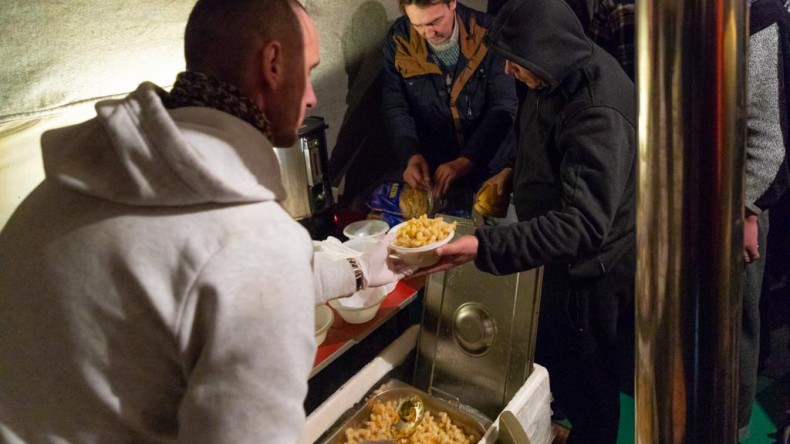 В Петербурге появились четыре дополнительных пункта обогрева для бездомных