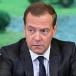 Медведев призвал изменить подход к оценке бедности