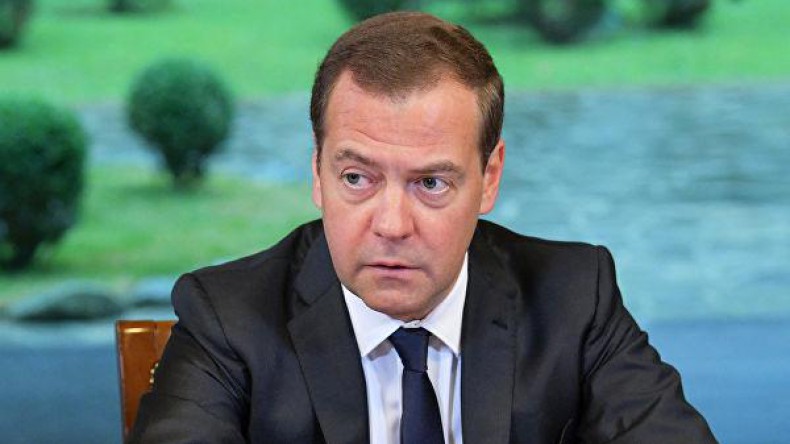 Медведев призвал изменить подход к оценке бедности