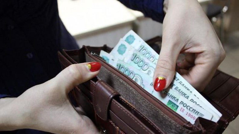 Зарплата женщин в России меньше на 30%, чем у мужчин