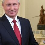 Путин поздравил россиянок с Международным женским днем