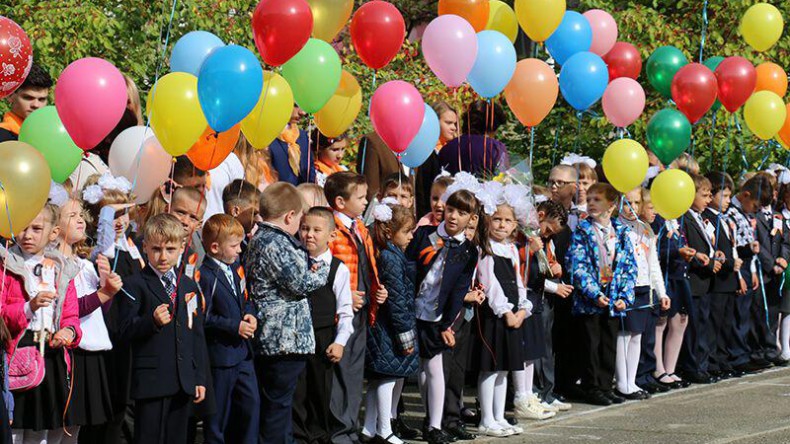 В Госдуме предложили выдавать пособия на сборы детей в школу