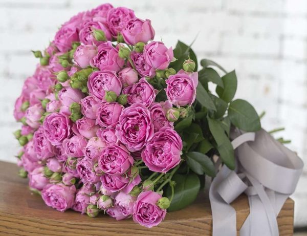 Где заказать ароматные букеты из пионовидных роз в Москве
