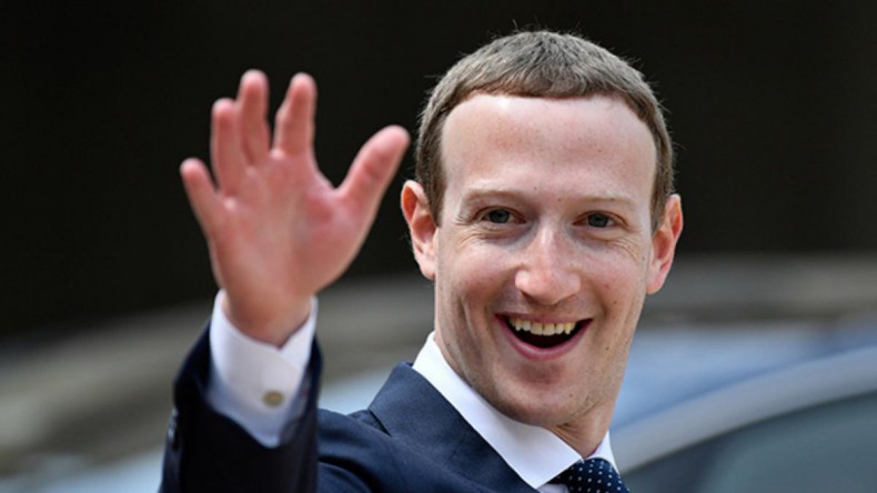 Основатель Facebook Марк Цукерберг отчитается перед законом США