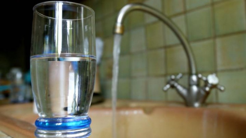 Почти половина россиян пьёт водопроводную воду