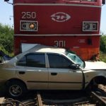 В РЖД предлагают сажать водителей на столкновение с поездами