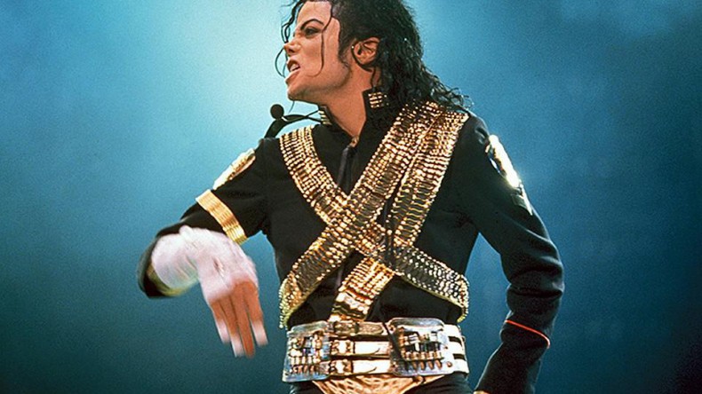 Майкл Джексон умер, но много зарабатывает