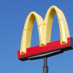 Генеральный директор McDonalds уволен за роман с сотрудницей