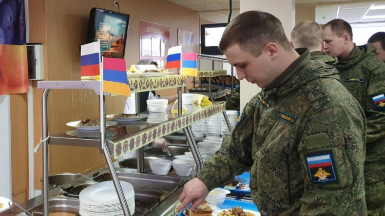 От русских щей до армянского крчика: в армии проходят Дни национальной кухни